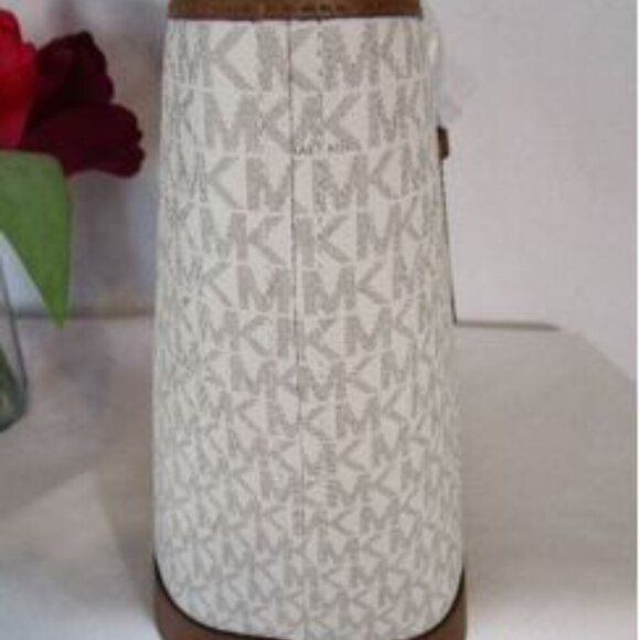 M Kors LARGE Jet Set Travel Tote Leather Trim NWOT - Picture 5 of 10